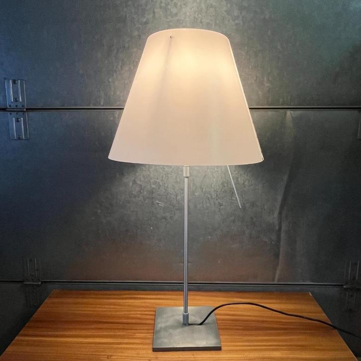 OPRUIMING Luceplan Costanza tafellamp wit Paolo Rizzatto, Huis en Inrichting, Lampen | Tafellampen, Gebruikt, 50 tot 75 cm, Kunststof