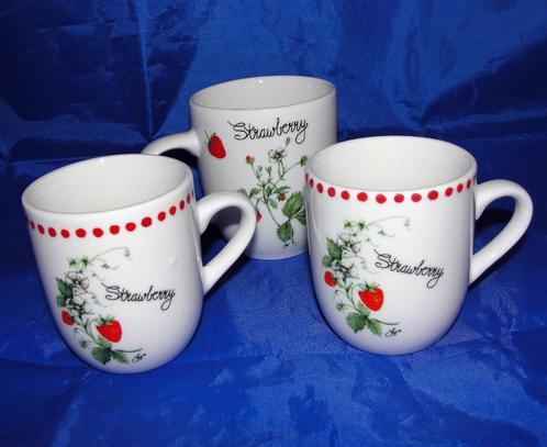 Jet ter Steege World of Jet mokken Strawberry, Huis en Inrichting, Keuken | Servies, Zo goed als nieuw, Kop(pen) en/of Schotel(s)