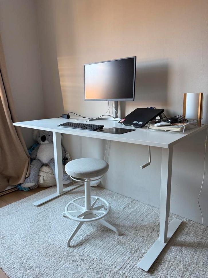 Ikea Trotten Stabureau + Lidkullen Kruk - Zo Goed Als Nieuw!, Huis en Inrichting, Bureaus, Zo goed als nieuw, Stabureau, In hoogte verstelbaar