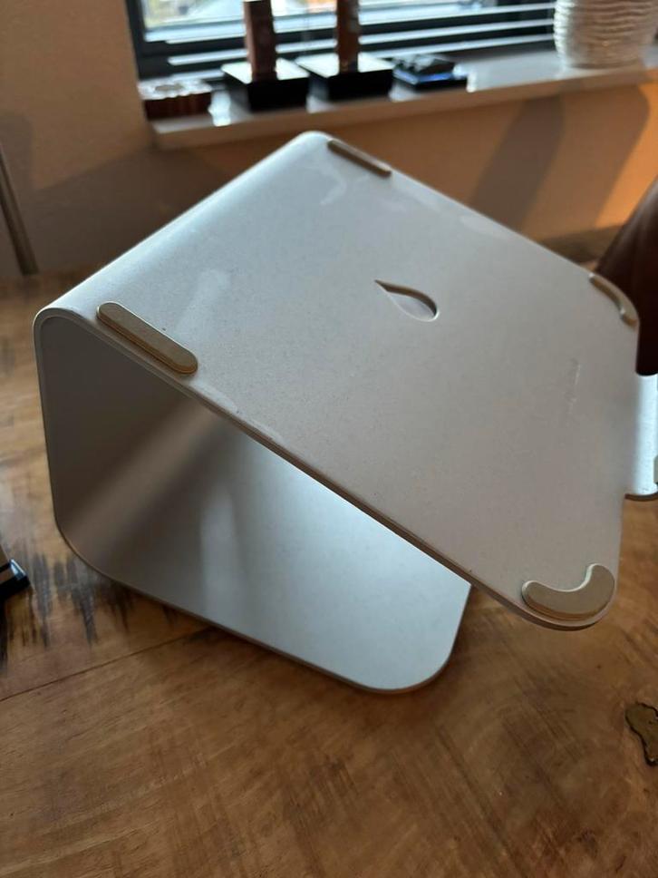 Laptopstandaard rain design mStand, Computers en Software, Laptopstandaarden, Zo goed als nieuw, Ophalen