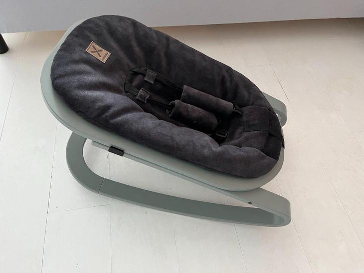 Kidsmill Up! Wipstoel – grijs met zwart, Kinderen en Baby's, Wipstoeltjes, Zo goed als nieuw, Wipstoel, Met gordel(s) of riempje(s)