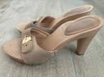 BIJNA NIEUW!! Hoge beige suède leren kleppers Scholl mt38, Kleding | Dames, Schoenen, Scholl, Beige, Zo goed als nieuw, Sandalen of Muiltjes