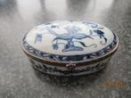 OUD OVAAL PORSELEINEN SIERADEN- DOOSJE -GESIGNEERD MEISSEN, Ophalen of Verzenden