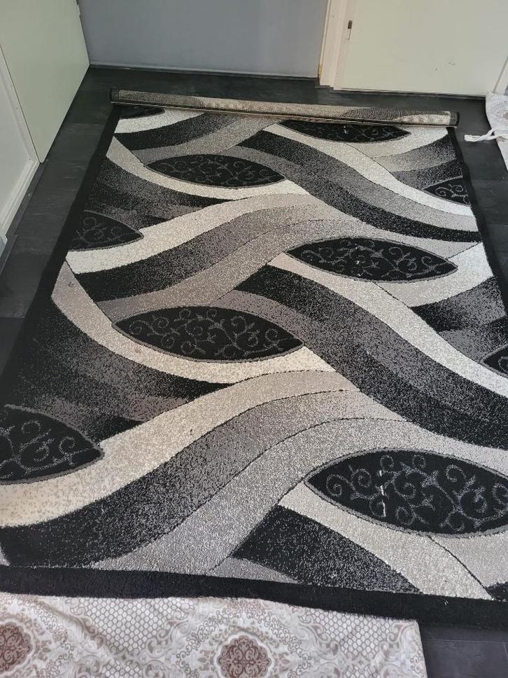 Mooi Zwart/Wit Tapijt - in nette staat, Huis en Inrichting, Stoffering | Tapijten en Kleden, Zo goed als nieuw, 200 cm of meer