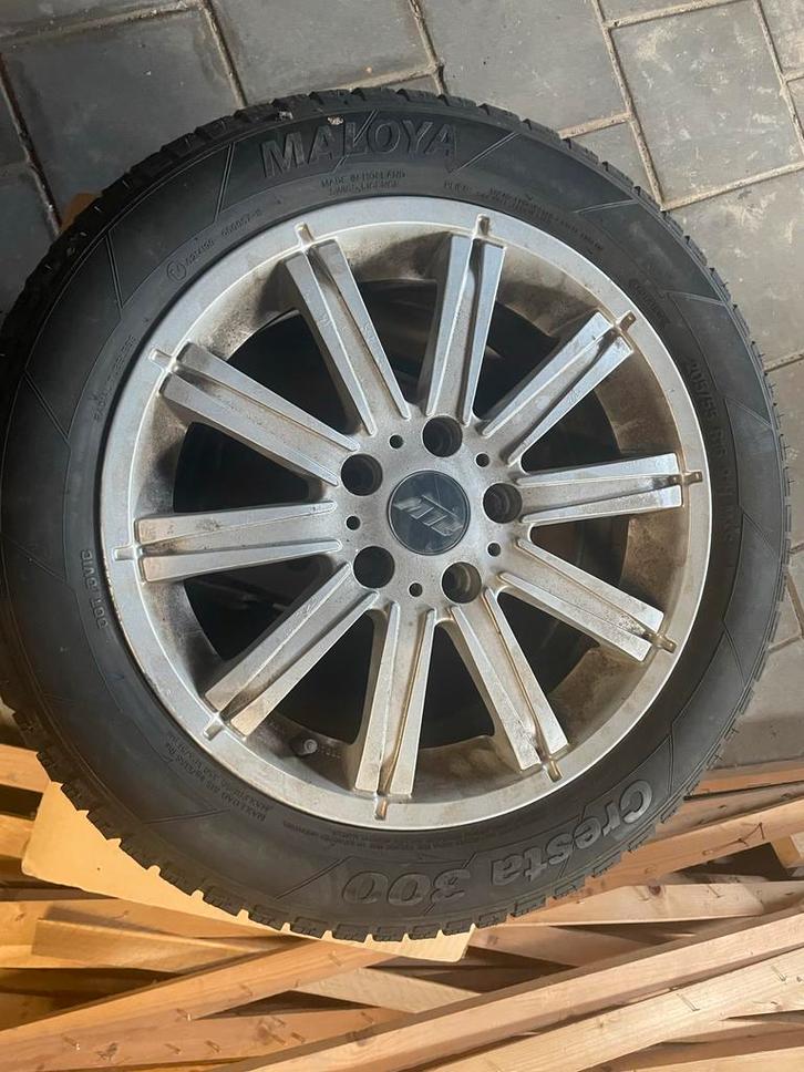 16 inch winterbanden op velg - VW Passat 2009, Auto diversen, Wieldoppen, Gebruikt, Ophalen