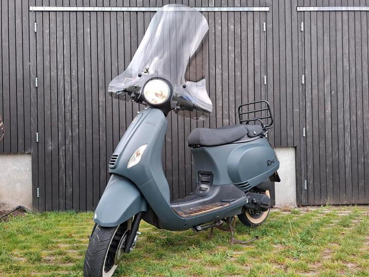 BTC Riva Luxury scooter, Fietsen en Brommers, Scooters | Overige merken, Zo goed als nieuw, Benzine, Ophalen