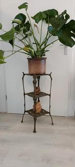 Messing etagère met leeuwenpootjes en wijnranken, Minder dan 55 cm, Gebruikt, Metaal of Aluminium, Vierkant