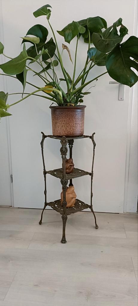 Messing etagère met leeuwenpootjes en wijnranken, Huis en Inrichting, Tafels | Bijzettafels, Gebruikt, Vierkant, 60 cm of meer