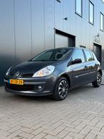 Renault Clio 1.6 16V 82KW 5-DRS 2006 Grijs | Cruise control, Auto's, Renault, Voorwielaandrijving, 4 cilinders, 1200 kg, Handgeschakeld
