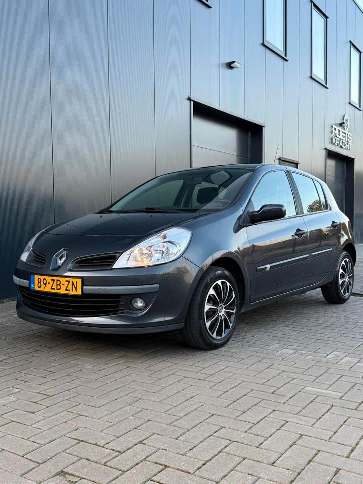 Renault Clio 1.6 16V 82KW 5-DRS 2006 Grijs | Cruise control, Auto's, Renault, Particulier, Clio, Airconditioning, Boordcomputer
