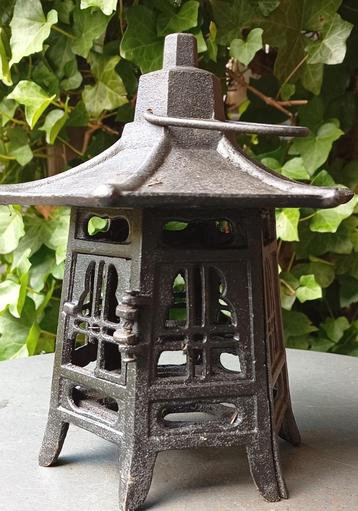 tuinlantaarn - gietijzeren vintage lantaarn in Japanse stijl beschikbaar voor biedingen