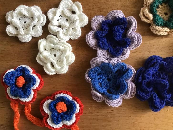 30 Gehaakte bloemen - bloem - rozet - 100% katoen - 3 laags, Hobby en Vrije tijd, Knutselen, Nieuw, Materiaal, Ophalen of Verzenden