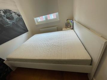Bed + 2 matrassen + lattenbodem