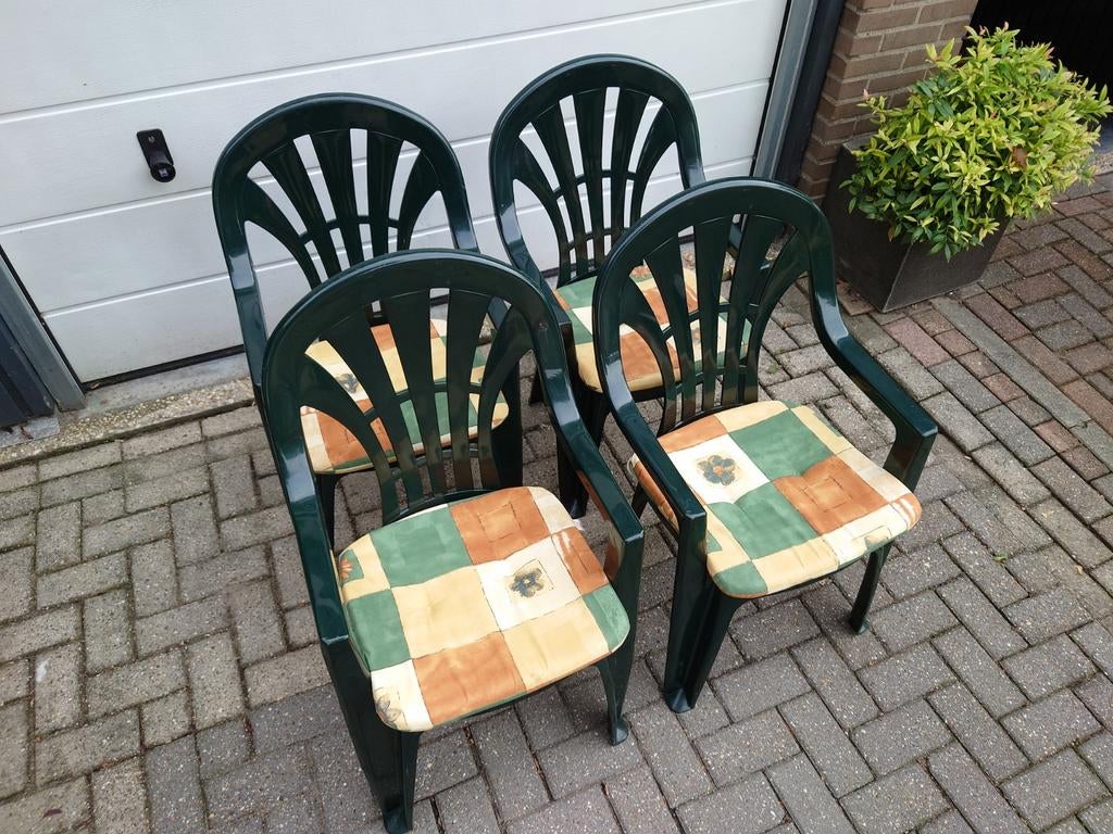4 kuipstoelen met kussens en afdekhoes, Ophalen, Gebruikt, Kunststof
