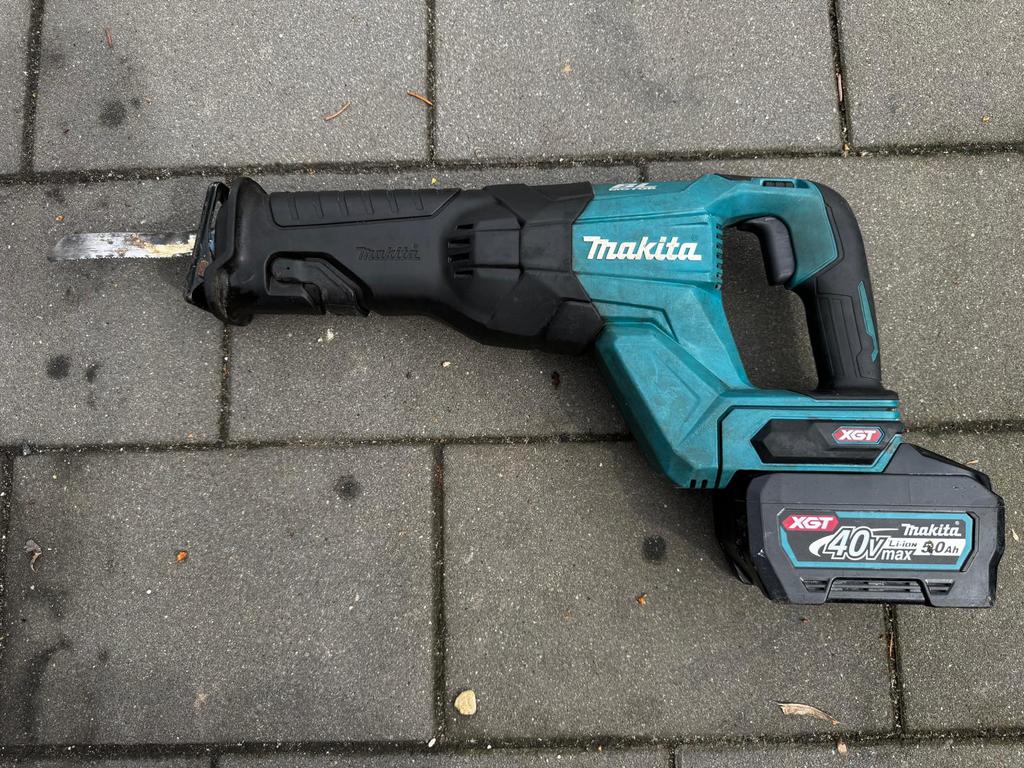 Te koop Makita 40 volt reciprozaag met accu, Gebruikt, 70 mm of meer, Ophalen of Verzenden, Reciprozaag