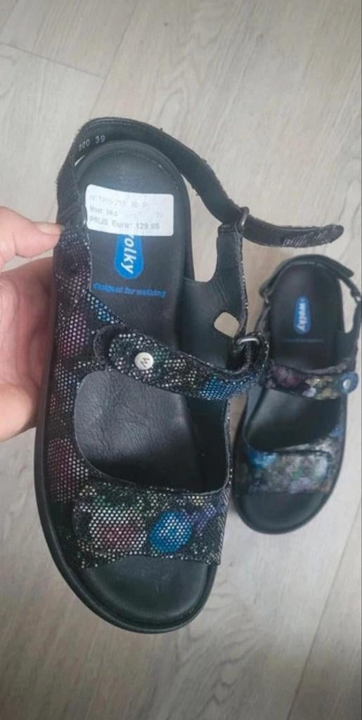 Wolky sandalen met bloemen klittenband maat 39, Wolky, Zwart, Zo goed als nieuw, Sandalen of Muiltjes