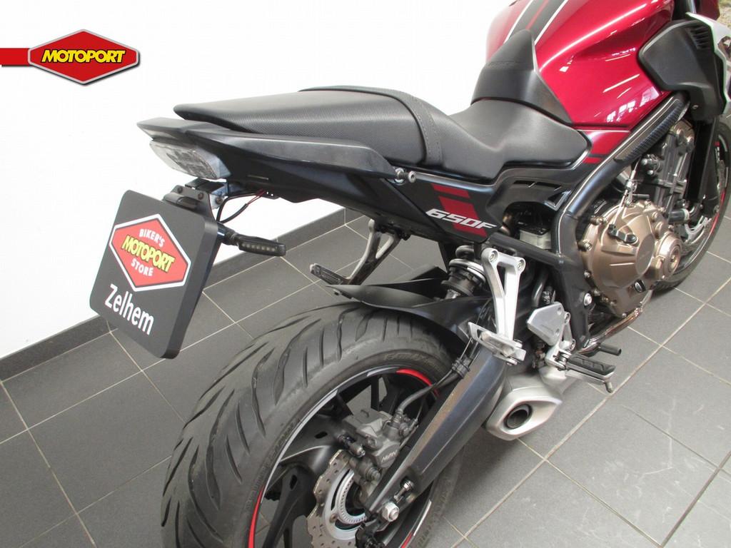 Honda CB 650 F C-ABS (bj 2018), LED Verlichting, Doornveld 180-184
B-1731  ZELLIK, BE, Honda Motor Europe Ltd, Belgian Branche