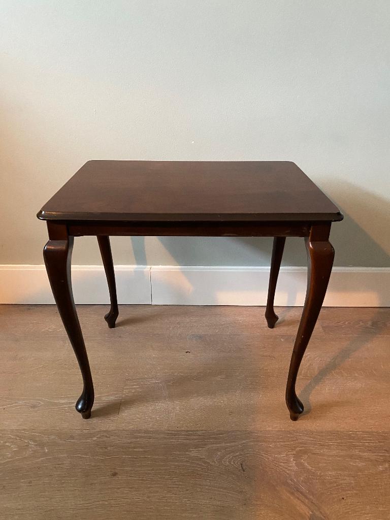 Klassiek houten bijzettafeltje, Ophalen