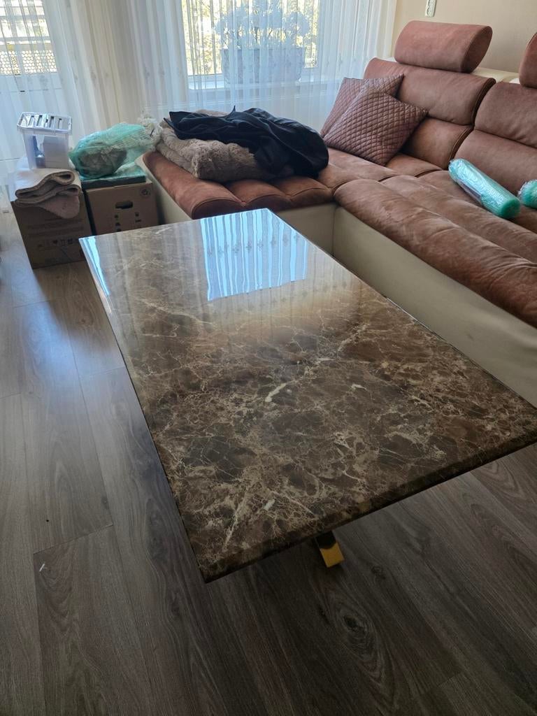 Moderne marmeren salontafel met gouden onderstel, Ophalen, 100 tot 150 cm, Overige materialen, 50 tot 100 cm
