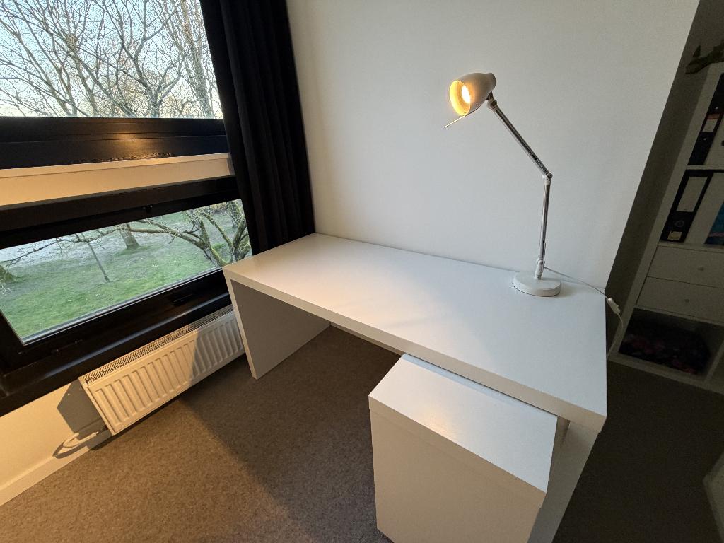 Bureau Ikea + Bureaulamp + Kallax cube, Ophalen, Gebruikt