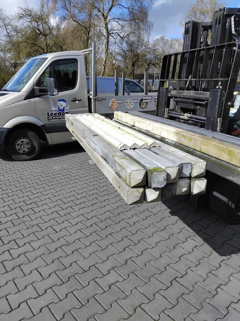 Diverse betonpalen en onderplaten rest partij, Tuin en Terras, Schuttingen, Ophalen, Overige materialen, Gebruikt, Minder dan 3 meter