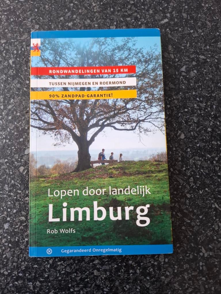 Rob Wolfs - Lopen door landelijk Limburg, Europa, Ophalen of Verzenden, Zo goed als nieuw, ANWB