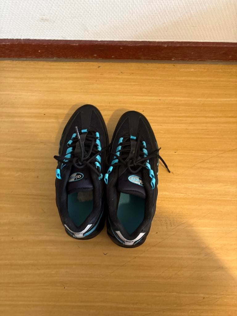 Nike Air Max 95 Zwart/Blauw Sneakers, Kleding | Dames, Schoenen, Ophalen, Gedragen, Zwart, Sneakers of Gympen