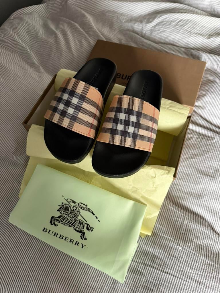 Burberry Furley Slippers maat 39, Ophalen of Verzenden, Zo goed als nieuw