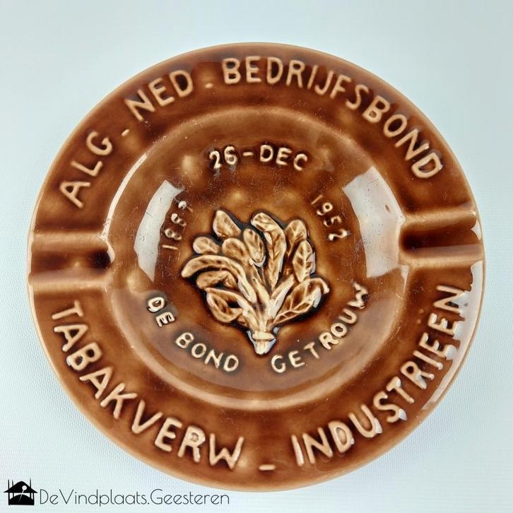 Tabaksbond – zeldzame plateel asbak uit 1952, Antiek en Kunst, Curiosa en Brocante, Ophalen of Verzenden