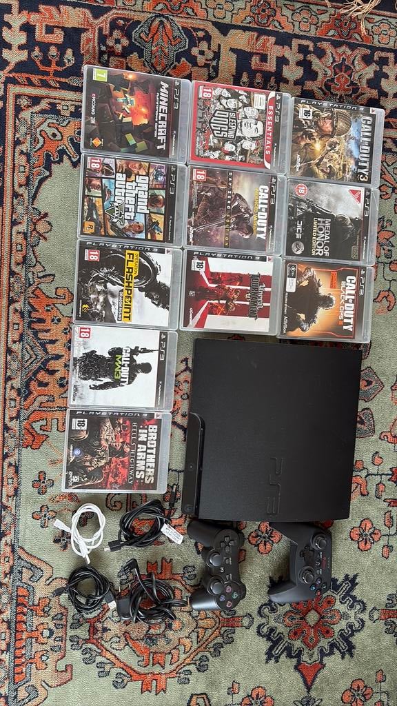 PS3 Slim – Compleet pakket + 11 games, Ophalen, Zo goed als nieuw, Met 2 controllers, Slim
