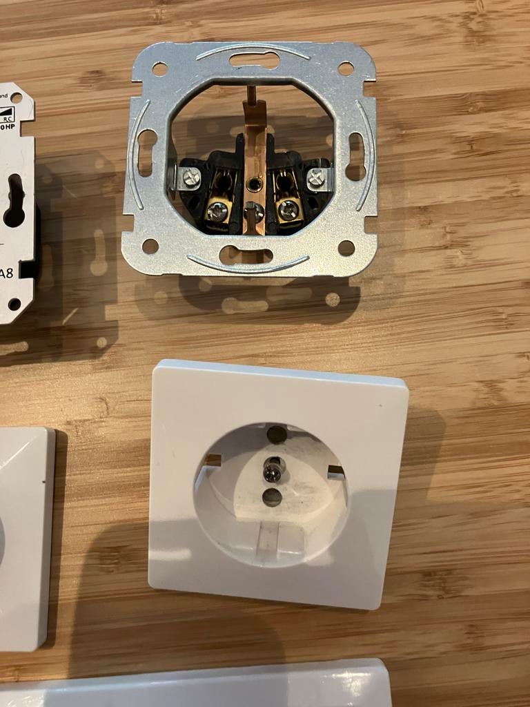 Wandcontactdoos met dimmer en dubbel afdekraam, Ophalen of Verzenden, Gebruikt, Stopcontact