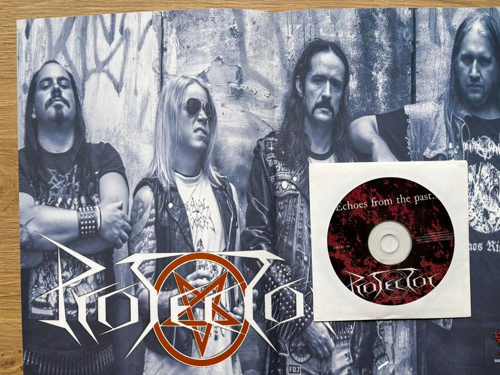 Protector - Echoes promo CD + poster German Thrash 1986-1988, Cd's en Dvd's, Cd's | Hardrock en Metal, Ophalen of Verzenden, Gebruikt