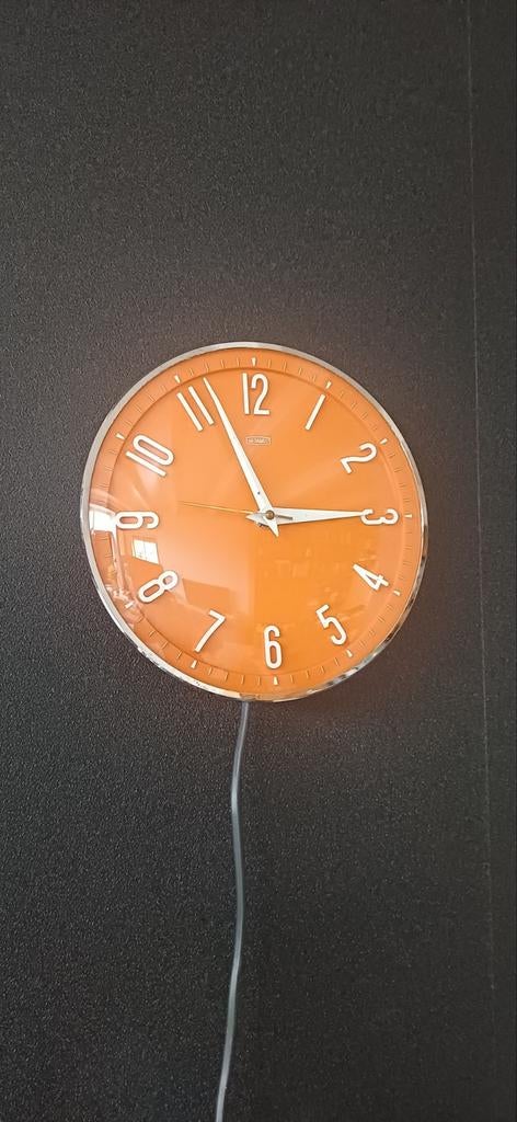 Retro midcentury Metamec wandklok 1970 oranje, Huis en Inrichting, Woonaccessoires | Klokken, Verzenden, Wandklok
