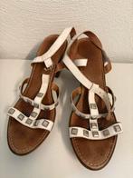 Hakjes sandalen met studs maat 39, Ophalen of Verzenden, Gedragen, Wit, Sandalen of Muiltjes