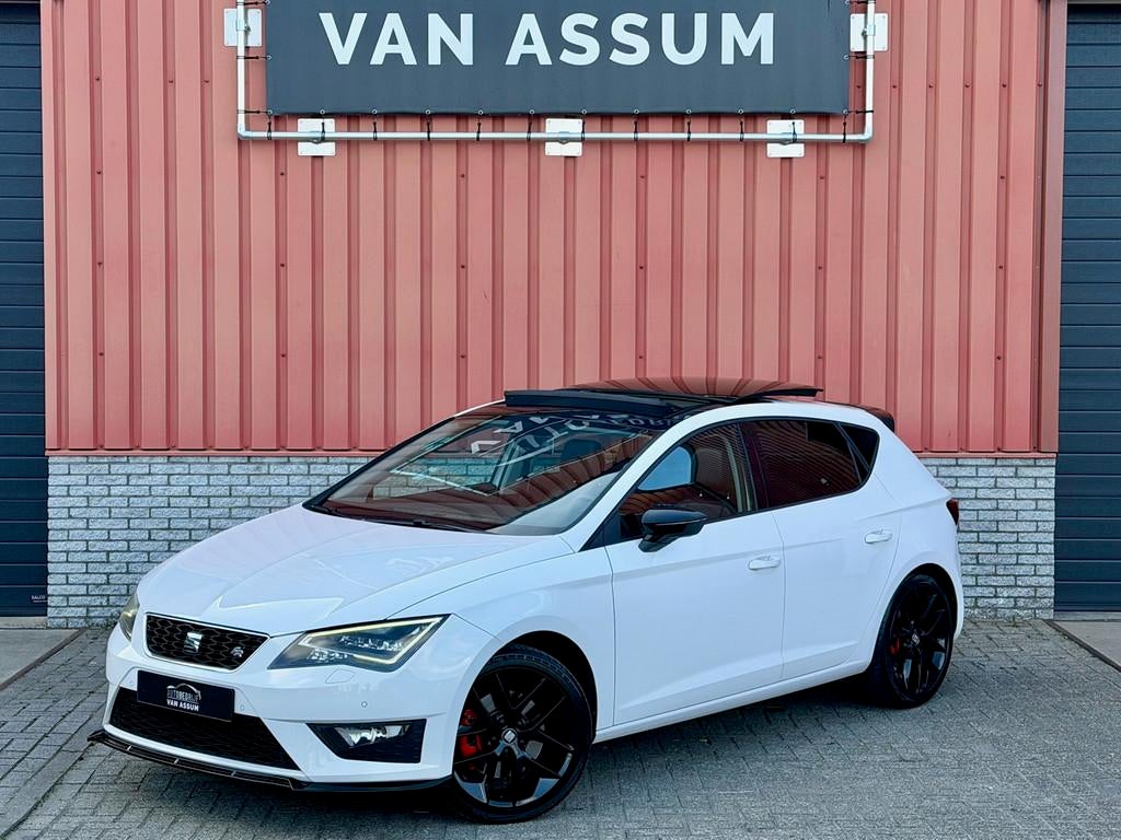 Seat Leon 1.8 TSI FR Pano Leer Seatsound Cruise PDC Stoelvw, Gebruikt, Zwart, 4 cilinders, Leon