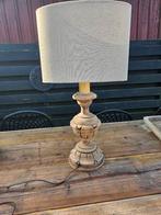 Prachtige tafellamp hout bewerkt., Ophalen, Zo goed als nieuw, Hout . Balluster, Minder dan 50 cm