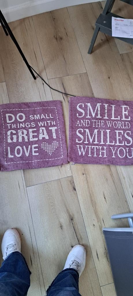 Set van 2 paarse kussenhoesjes met inspirerende teksten, Ophalen of Verzenden, Gebruikt, Paars, Rechthoekig