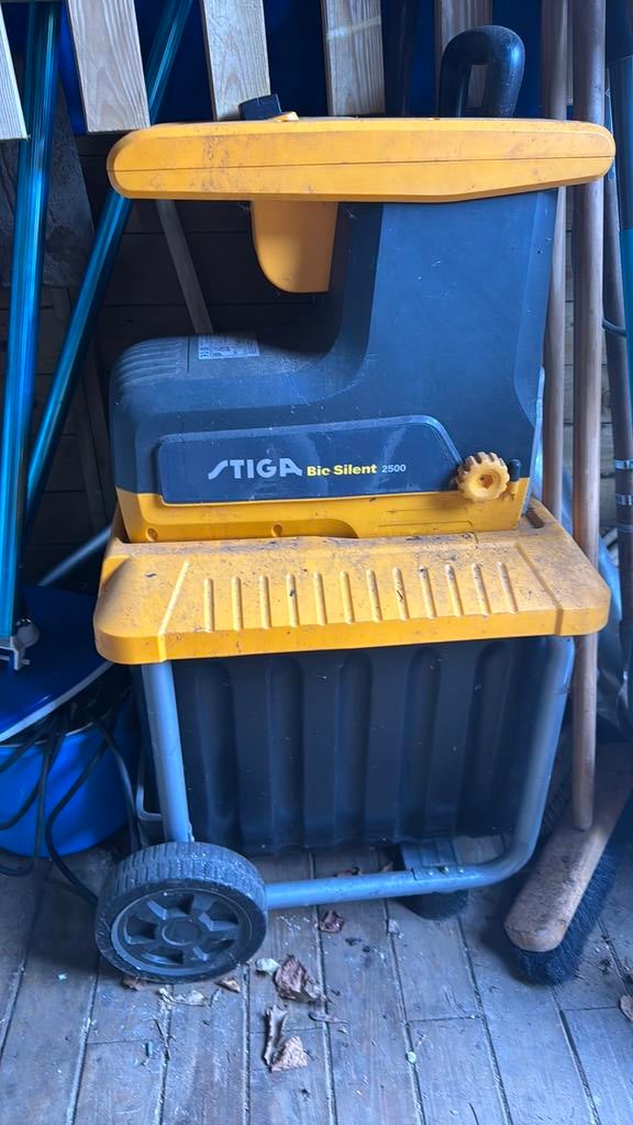Stiga big silent 2500, Ophalen, Gebruikt, Elektrisch, Met opvangbak