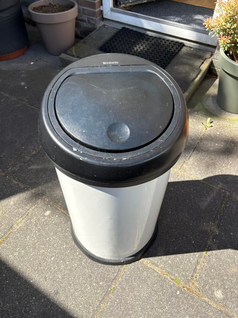 Brabantia prullenbak wit/zwart touch bin, Ophalen, Gebruikt, 50 tot 75 cm, 40 liter of meer