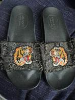 Gucci slippers met tijgerprint - Maat 10 - Zo goed als nieuw, Kleding | Dames, Schoenen, Slippers, Zwart, Ophalen of Verzenden