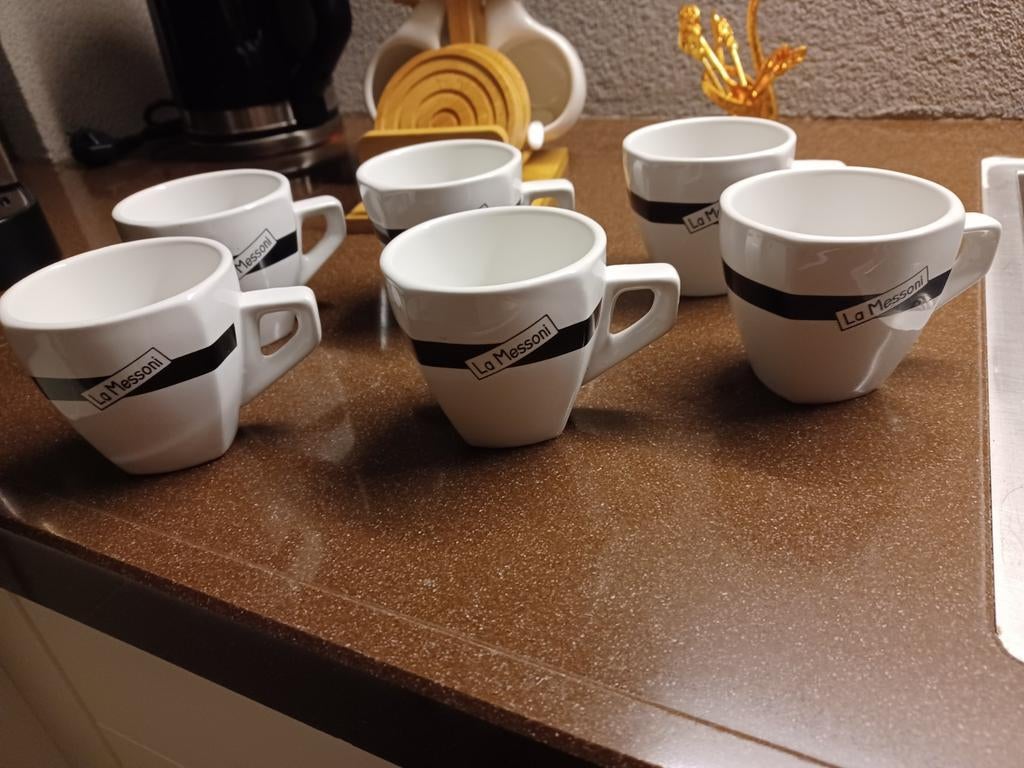 Set van 6 La Messoni koffiekopjes, Keramiek, Ophalen of Verzenden, Zo goed als nieuw, Effen