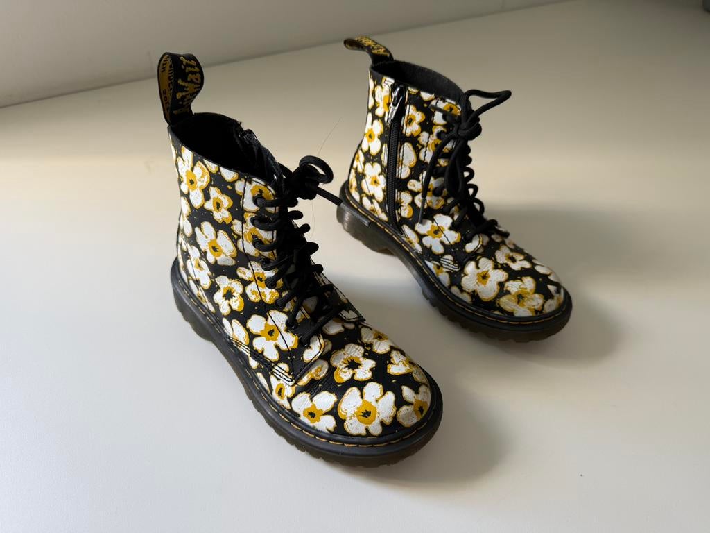 Dr Martens, maat 32, Kinderen en Baby's, Ophalen, Zo goed als nieuw, Meisje, Schoenen