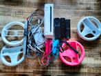 Wii met 4 stuurtjes 2 nunchunks 3 controllers Nintendo, Spelcomputers en Games, Spelcomputers | Nintendo Wii, Ophalen of Verzenden