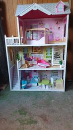 Nieuwstaat groot houten Barbie-poppenhuis inkl. de meubelt-, Kinderen en Baby's, Speelgoed | Poppenhuizen, Ophalen, Zo goed als nieuw