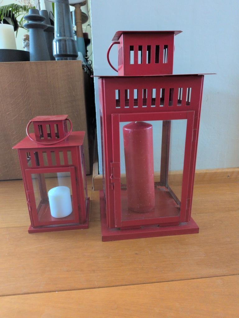 Twee rode lantaarns, Ophalen, Overige materialen, Minder dan 25 cm