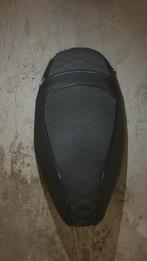 Custom rs zadel zip, Ophalen, Zo goed als nieuw, Zadel, Piaggio