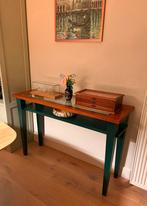 Kersenhouten sidetable met glazen plaat en groene poten, Ophalen, Gebruikt, 100 tot 150 cm, Kersenhout