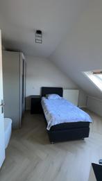 Boxspring Klerenkast Bureau, Ophalen, Zo goed als nieuw, Twijfelaar