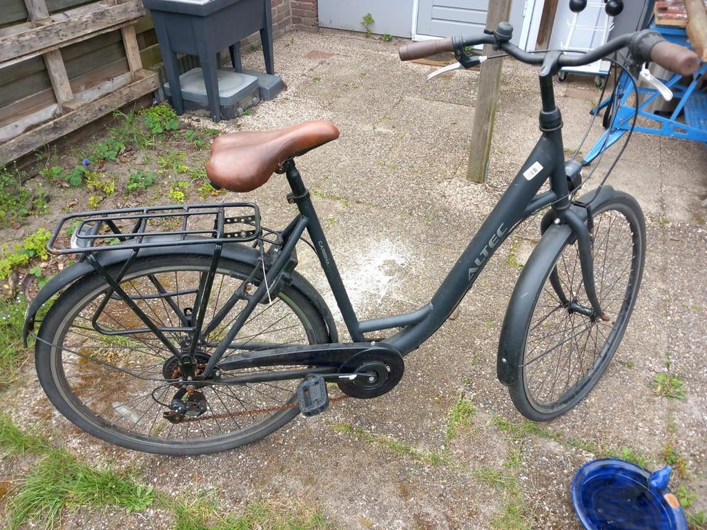 Altec damesfiets met versnellingen en handremmen, Fietsen en Brommers, Fietsen | Dames | Damesfietsen, Gebruikt, Velgrem, Versnellingen