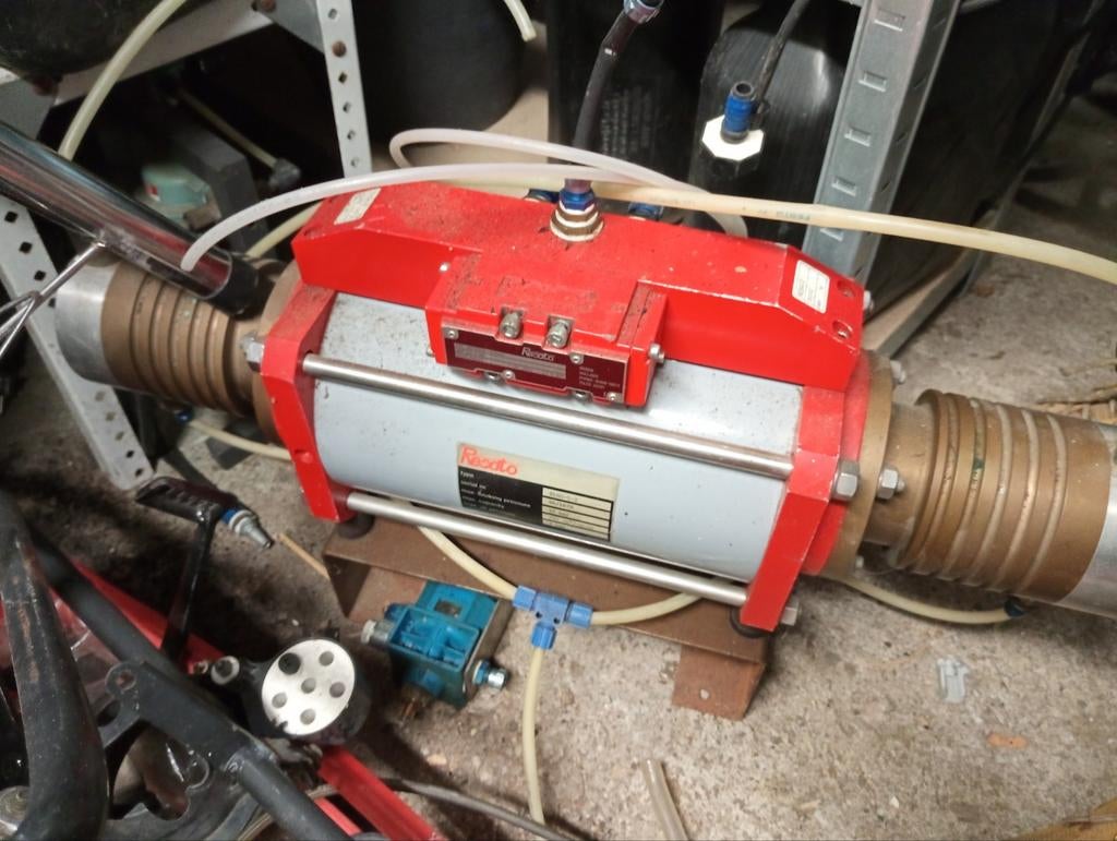 Deze maakt van 8 bar naar 35 bar, Doe-het-zelf en Verbouw, Compressors, Minder dan 25 liter, Ophalen, Minder dan 200 liter/min